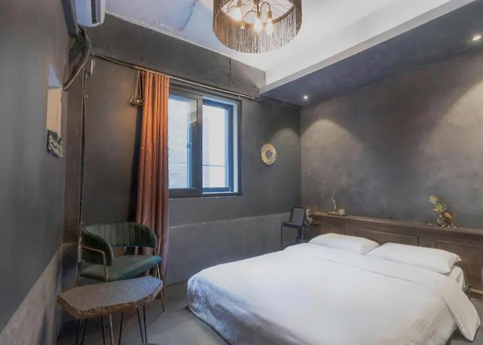 Elephant Motel 3*