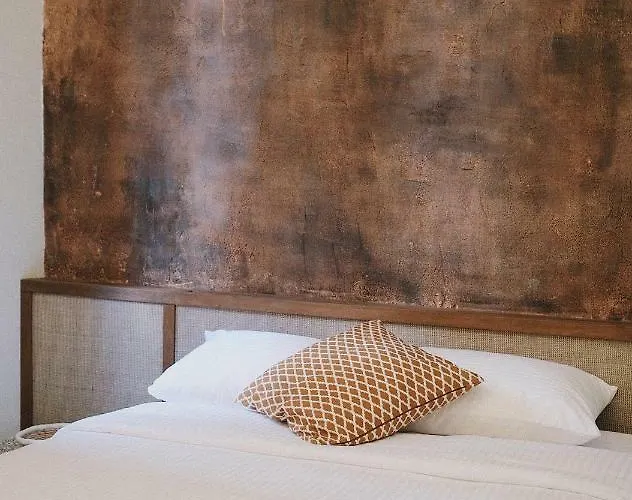 Elephant Motel 3*
